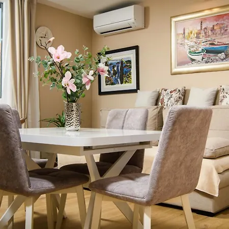 Luxury Pjaca Splendida In アパート *